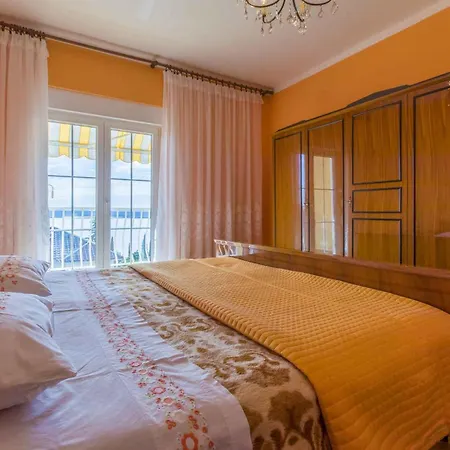 Apartament In 41667